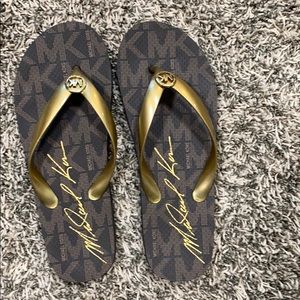 Michael Korda Flip flops